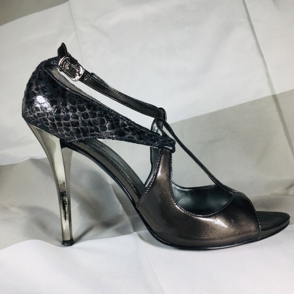 pumps guess sale